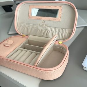 Vlando Small Travel Jewelry Box Organizer